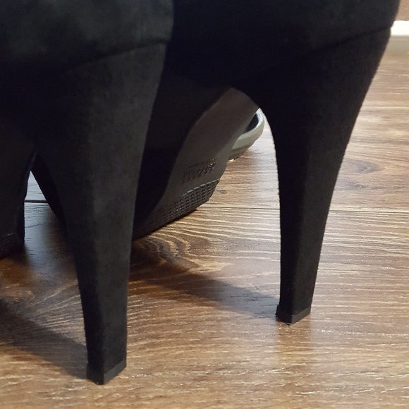 Stuart Weitzman Black Suede High Heels Shoes - Picture 8 of 8